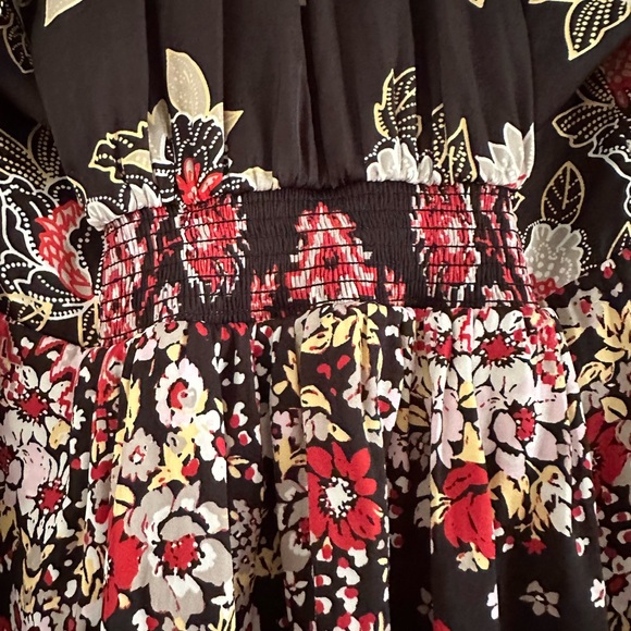 Free people romantic elastic floral shirt. - Picture 4 of 6